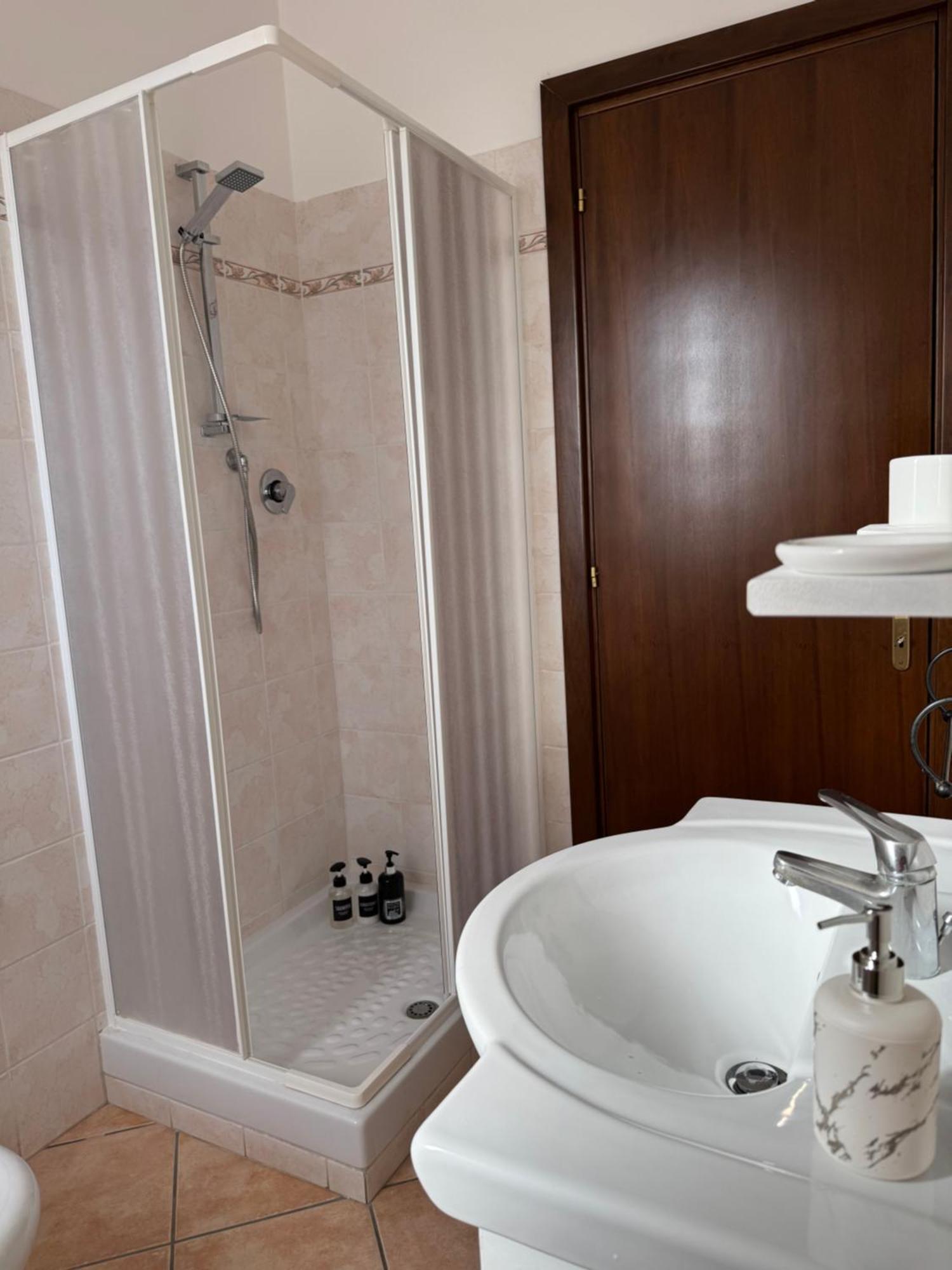 Guest House La Casaccia Фьюмичино Экстерьер фото