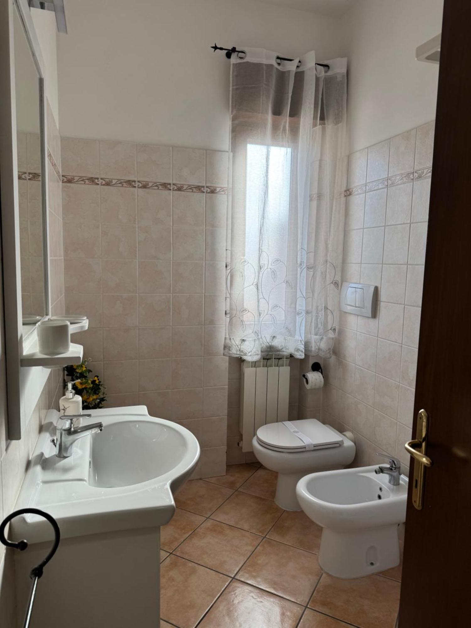 Guest House La Casaccia Фьюмичино Экстерьер фото